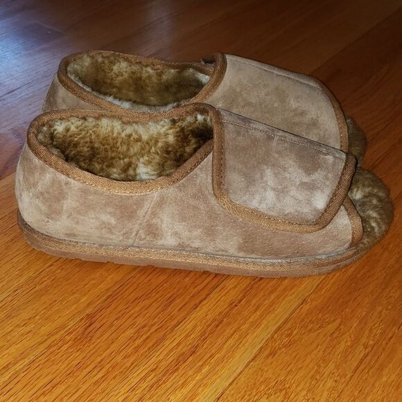 Hammacher Schlemmer Mens Adjustable Sheepskin Slippers - Picture 1 of 8